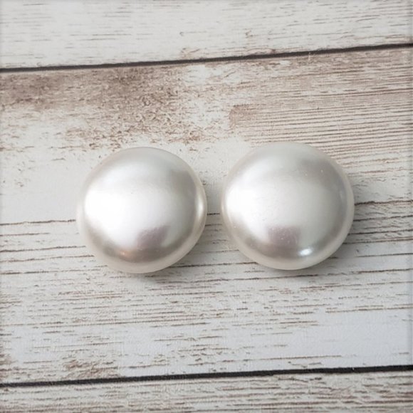 Vintage Clip On Earrings - Shiny Off White Pearlescent Circle - 7/8" - Picture 1 of 4